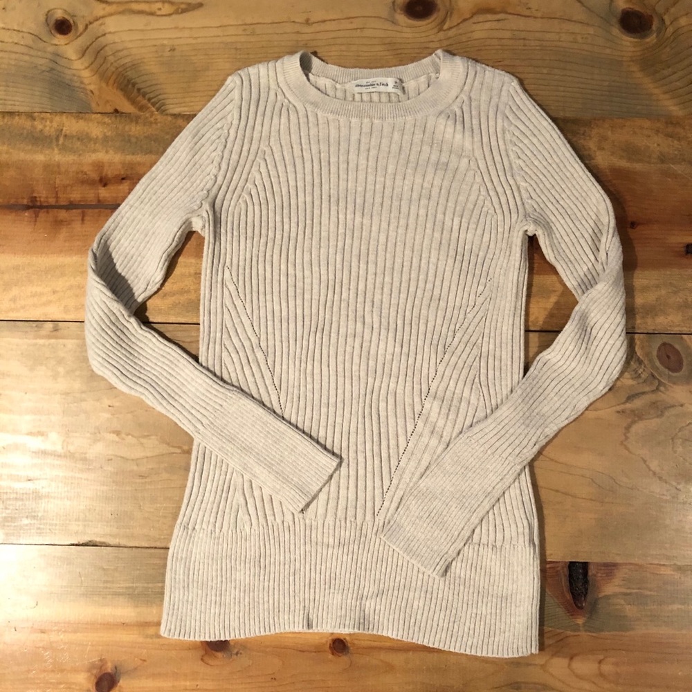 Women’s fitted sweater